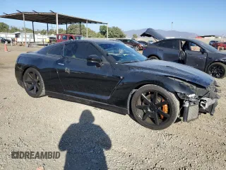 2015 Nissan GT-R Premium z VIN JN1AR5EFXFM280731, wystawiony jako Copart lot #77720934 z przebiegiem 96 483 mil mil oraz Szkoda całkowita • Salvage title. Historia ofert i sprzedaży dostępna na DreamBid. Obrazek 4.