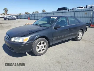 2001 Toyota Camry LE z VIN JT2BF22K110338583, wystawiony jako Copart lot #56185045 z przebiegiem 104 135 mil mil oraz Szkoda całkowita • Salvage title. Historia ofert i sprzedaży dostępna na DreamBid. Obrazek 1.