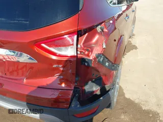 2016 Ford Escape SE z VIN 1FMCU0G79GUB36498, wystawiony jako IAAI lot #42216144 z przebiegiem 179 230 mil mil oraz . Historia ofert i sprzedaży dostępna na DreamBid. Obrazek 6.