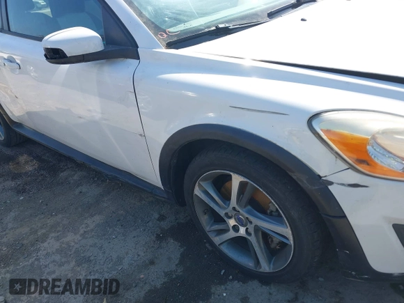 2013 Volvo C30 T5 with VIN YV1672MK1D2301684, listed as a IAAI auction lot 42041442 with 112,034 mi miles and . Bid and sale history available at DreamBid. Image 17.