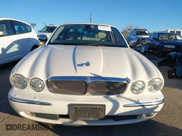 2007 Jaguar XJ with VIN SAJWA71B17SH12746, listed as a IAAI auction lot 41401422 with 99,735 mi miles. Bid and sale history available at carsss.com. Image 12.