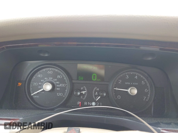 2007 Lincoln Town Car Signature с VIN 1LNHM81W77Y607433, выставлен на аукционе IAAI как лот 42344423 с пробегом 190 760 миль миль и . История ставок и продаж доступна на DreamBid. Изображение 7.