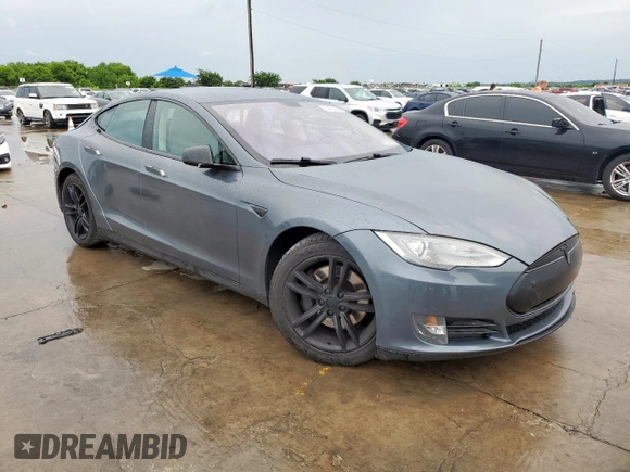 2013 Tesla Model S with VIN 5YJSA1CNXDFP16432, listed as a Copart auction lot 59883855 with 180,100 mi miles and Clean title. Bid and sale history available at DreamBid. Image 4.