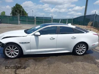 2016 Jaguar XJ R-Sport z VIN SAJWJ1CD6G8V95512, wystawiony jako IAAI lot #42428982 z przebiegiem 128 668 mil mil oraz . Historia ofert i sprzedaży dostępna na DreamBid. Obrazek 15.