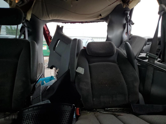 2005 Dodge Caravan SXT with VIN 2D4GP44L05R480918, listed as a Copart auction lot 58523645 with 212,535 mi miles and Salvage title. Bid and sale history available at DreamBid. Image 10.