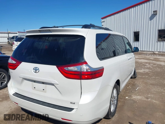 2015 Toyota Sienna XLE with VIN 5TDYK3DC7FS661582, listed as a IAAI auction lot 41688972 with 145,953 mi miles. Bid and sale history available at carsss.com. Image 4.