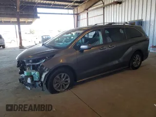 2022 Toyota Sienna XLE with VIN 5TDJRKEC2NS099174, listed as a Copart auction lot 46711375 with 60,870 mi miles and Salvage Title. Bid and sale history available at carsss.com. Image 1.