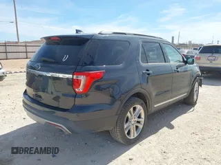 2017 Ford Explorer XLT with VIN 1FM5K7D8XHGA75280, listed as a IAAI auction lot 41805962 with 114,633 mi miles and . Bid and sale history available at carsss.com. Image 4.