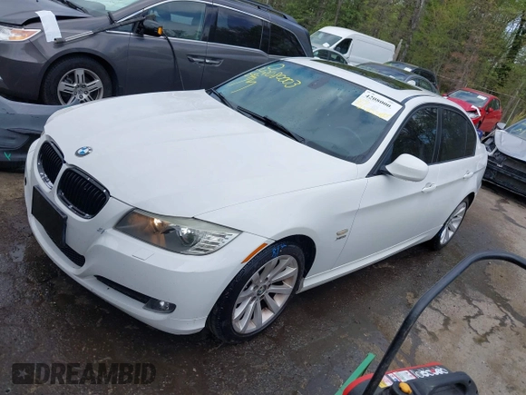 2011 BMW 3 Series 328i xDrive with VIN WBAPK7C58BA820717, listed as a IAAI auction lot 42080003 with 213,034 mi miles. Bid and sale history available at carsss.com. Image 18.
