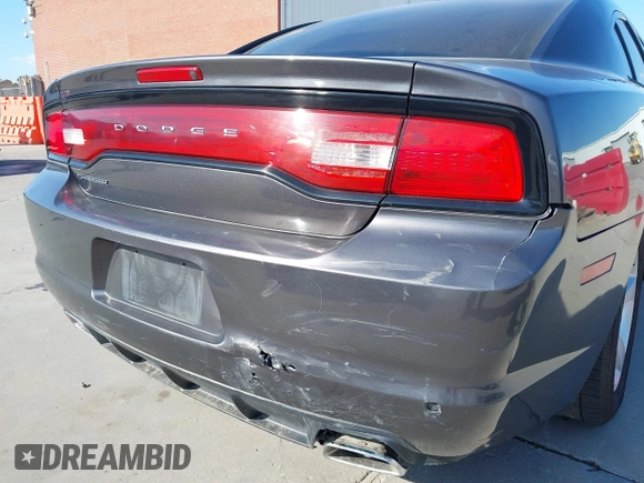 2013 Dodge Charger SE z VIN 2C3CDXBG5DH571669, wystawiony jako IAAI lot #42093056 z przebiegiem 181 157 mil mil oraz . Historia ofert i sprzedaży dostępna na DreamBid. Obrazek 6.