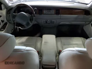 2002 Lincoln Town Car Executive z VIN 1LNHM81W92Y635551, wystawiony jako Copart lot #47803525 z przebiegiem Nie podano mil oraz Szkoda całkowita • Salvage title. Historia ofert i sprzedaży dostępna na DreamBid. Obrazek 8.