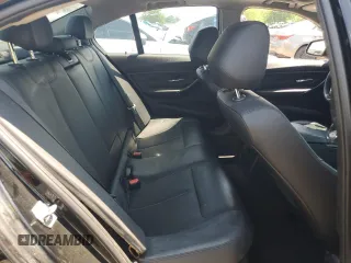 2015 BMW 3 Series 328i z VIN WBA3A5G53FNS88484, wystawiony jako Copart lot #62299445 z przebiegiem 65 659 mil mil oraz Czysty tytuł • Clean title. Historia ofert i sprzedaży dostępna na DreamBid. Obrazek 10.