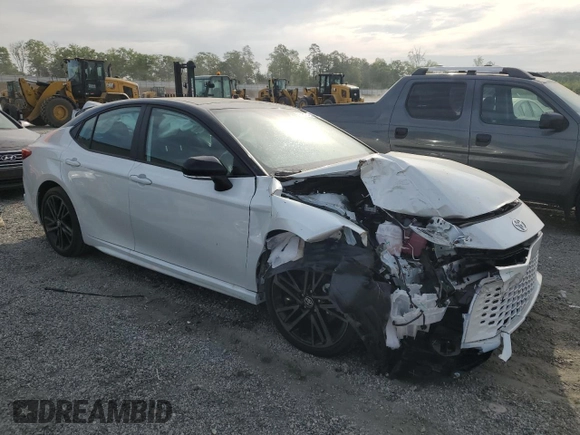 2025 Toyota Camry LE z VIN 4T1DAACK0SU015011, wystawiony jako Copart lot #53547485 z przebiegiem 2 200 mil mil oraz Szkoda całkowita • Salvage title. Historia ofert i sprzedaży dostępna na DreamBid. Obrazek 4.
