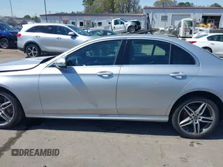 2018 Mercedes-Benz E-Class E 300 with VIN WDDZF4JB0JA472648, listed as a IAAI auction lot 41843995 with 128,590 mi miles. Bid and sale history available at carsss.com. Image 14.