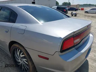 2013 Dodge Charger SE z VIN 2C3CDXBG0DH639988, wystawiony jako IAAI lot #40032112 z przebiegiem 197 941 mil mil oraz . Historia ofert i sprzedaży dostępna na DreamBid. Obrazek 11.