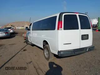 2020 Chevrolet Express Passenger LT z VIN 1GAZGPFG3L1177956, wystawiony jako IAAI lot #42084384 z przebiegiem 76 879 mil mil oraz . Historia ofert i sprzedaży dostępna na DreamBid. Obrazek 3.