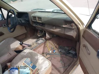 1991 Toyota Pickup DX z VIN JT4RN81P8M5123864, wystawiony jako IAAI lot #38084991 z przebiegiem 319 627 mil mil oraz . Historia ofert i sprzedaży dostępna na DreamBid. Obrazek 5.