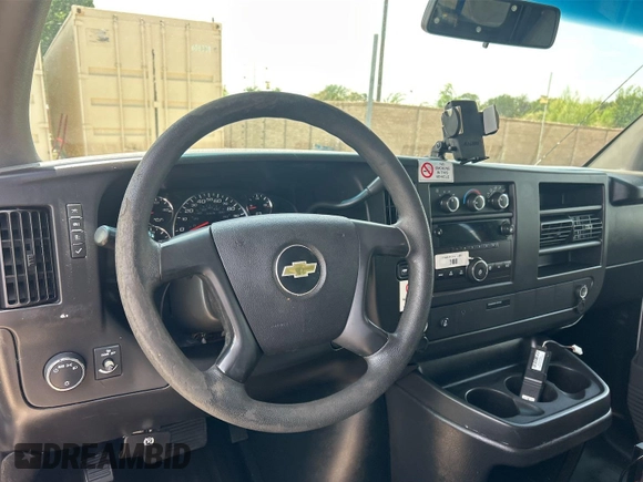 2014 Chevrolet Express Cargo z VIN 1GCSGAFX2E1169422, wystawiony jako IAAI lot #42526408 z przebiegiem 221 138 mil mil oraz . Historia ofert i sprzedaży dostępna na DreamBid. Obrazek 7.
