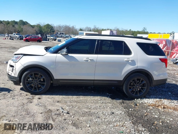2018 Ford Explorer XLT z VIN 1FM5K7D86JGC51540, wystawiony jako IAAI lot #41572752 z przebiegiem 118 414 mil mil oraz . Historia ofert i sprzedaży dostępna na DreamBid. Obrazek 14.
