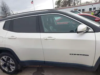 2018 Jeep Compass Limited with VIN 3C4NJDCB7JT283511, listed as a IAAI auction lot 41763408 with 1 mi miles. Bid and sale history available at carsss.com. Image 12.