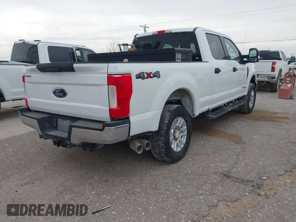 2017 Ford Super Duty F-250 SRW Lariat with VIN 1FT7W2BT7HEE48637, listed as a IAAI auction lot 42067757 with 200,831 mi miles. Bid and sale history available at carsss.com. Image 4.