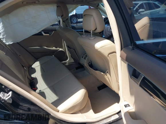 2014 Mercedes-Benz C 250 Sport с VIN WDDGF4HB1ER306501, выставлен на аукционе IAAI как лот 42261939 с пробегом 69 729 миль миль и . История ставок и продаж доступна на DreamBid. Изображение 8.