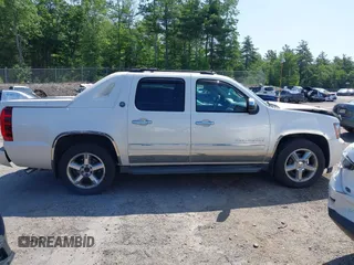 2013 Chevrolet Avalanche LTZ with VIN 3GNTKGE71DG122204, listed as a IAAI auction lot 42513923 with 152,733 mi miles and . Bid and sale history available at DreamBid. Image 13.