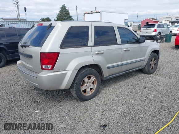 2007 Jeep Grand Cherokee Laredo z VIN 1J8GR48K57C605912, wystawiony jako IAAI lot #42323050 z przebiegiem 210 615 mil mil oraz . Historia ofert i sprzedaży dostępna na DreamBid. Obrazek 4.