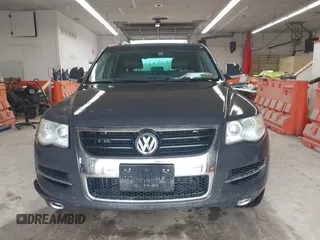 2010 Volkswagen Touareg VR6 z VIN WVGBF7A91AD002407, wystawiony jako IAAI lot #42369975 z przebiegiem 95 504 mil mil oraz . Historia ofert i sprzedaży dostępna na DreamBid. Obrazek 12.