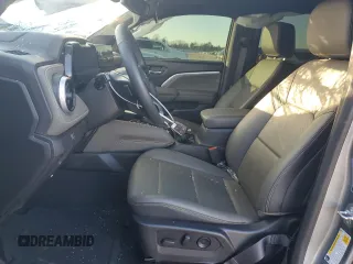 2024 Chevrolet Colorado 4WD ZR2 z VIN 1GCPTFEK3R1119557, wystawiony jako Copart lot #89189605 z przebiegiem 10 356 mil mil oraz Szkoda całkowita • Salvage title. Historia ofert i sprzedaży dostępna na DreamBid. Obrazek 7.