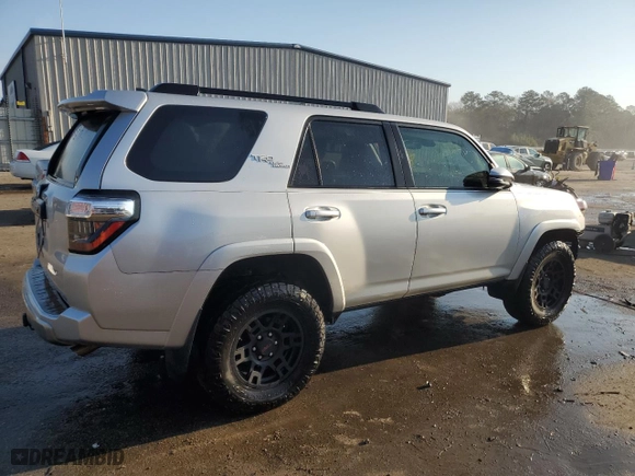 2020 Toyota 4Runner SR5 with VIN JTEBU5JR0L5815681, listed as a Copart auction lot 43769535 with 38,151 mi miles and Salvage Title. Bid and sale history available at carsss.com. Image 3.