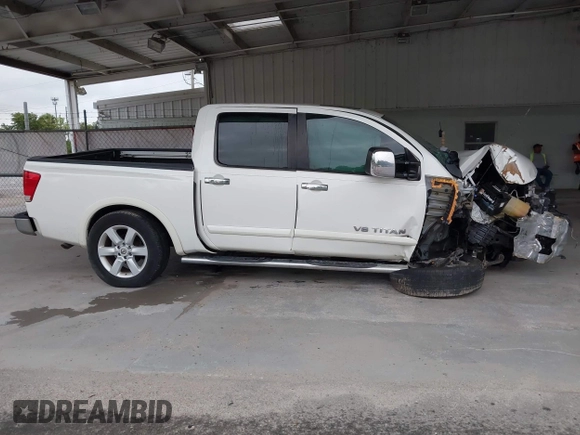 2015 Nissan Titan SV z VIN 1N6BA0ED1FN502929, wystawiony jako IAAI lot #42431227 z przebiegiem 138 394 mil mil oraz . Historia ofert i sprzedaży dostępna na DreamBid. Obrazek 13.