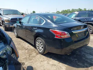 2015 Nissan Altima S z VIN 1N4AL3AP3FC445273, wystawiony jako IAAI lot #42460722 z przebiegiem 174 762 mil mil oraz . Historia ofert i sprzedaży dostępna na DreamBid. Obrazek 3.