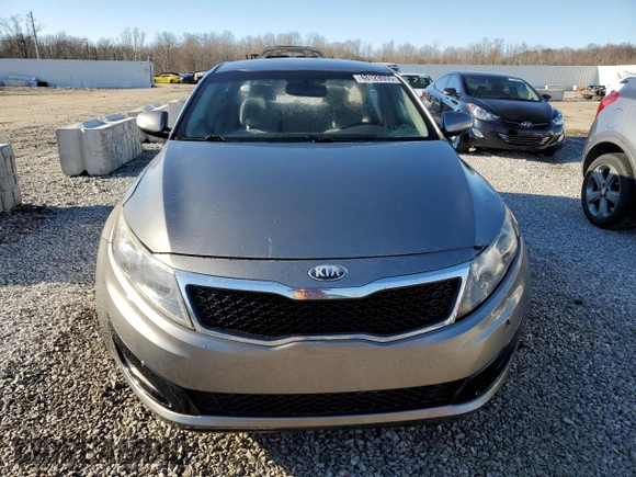 2013 Kia Optima LX z VIN 5XXGM4A76DG244326, wystawiony jako Copart lot #48129005 z przebiegiem 102 501 mil mil oraz Nie do naprawy • Non repairable. Historia ofert i sprzedaży dostępna na DreamBid. Obrazek 5.