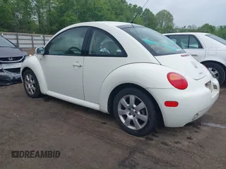 2003 Volkswagen New Beetle Coupe GLS with VIN 3VWCD21C23M427717, listed as a IAAI auction lot 42110553 with 123,396 mi miles. Bid and sale history available at carsss.com. Image 3.