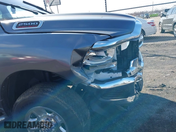 2022 Ram 2500 Tradesman with VIN 3C6UR5HJ2NG111757, listed as a IAAI auction lot 41537105 with 64,589 mi miles and . Bid and sale history available at DreamBid. Image 19.