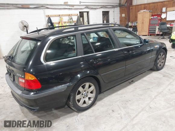 2004 BMW 3 Series 325xi with VIN WBAEP33464PF04602, listed as a IAAI auction lot 41634556 with 92,408 mi miles. Bid and sale history available at carsss.com. Image 4.
