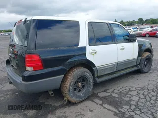 2005 Ford Expedition Special Service with VIN 1FMPU16585LB07553, listed as a IAAI auction lot 39462712 with 1 mi miles. Bid and sale history available at carsss.com. Image 4.