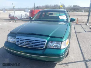 2000 Ford Crown Victoria with VIN 2FAFP73W9YX117108, listed as a IAAI auction lot 41713328 with 83,018 mi miles. Bid and sale history available at carsss.com. Image 6.