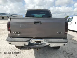 2004 Ford F-250 XL z VIN 1FTNW21P34EB19195, wystawiony jako Copart lot #60455925 z przebiegiem 317 608 mil mil oraz Szkoda całkowita • Salvage title. Historia ofert i sprzedaży dostępna na DreamBid. Obrazek 6.