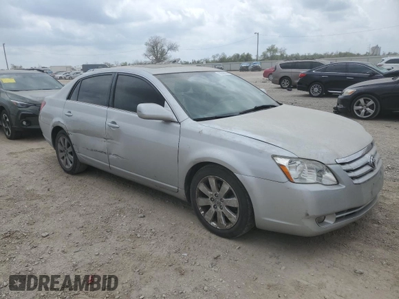 2005 Toyota Avalon XL z VIN 4T1BK36B55U019491, wystawiony jako Copart lot #50530335 z przebiegiem 111 698 mil mil oraz Szkoda całkowita • Salvage title. Historia ofert i sprzedaży dostępna na DreamBid. Obrazek 4.