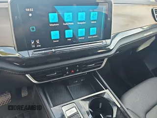 2024 Volkswagen Atlas SE z VIN 1V2HR2CA4RC558128, wystawiony jako IAAI lot #42852874 z przebiegiem 23 623 mil mil oraz . Historia ofert i sprzedaży dostępna na DreamBid. Obrazek 13.
