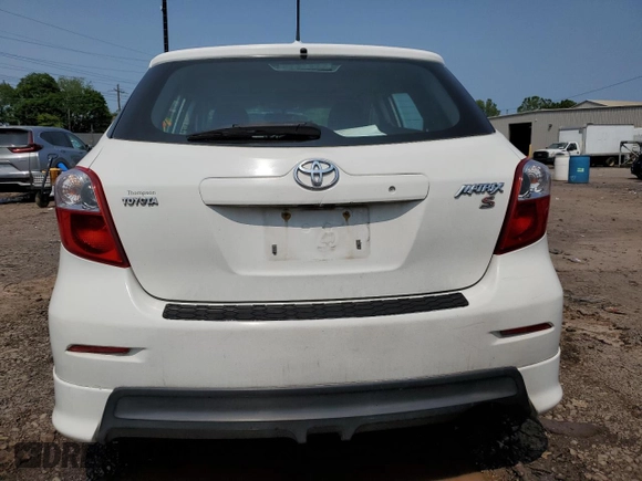 2009 Toyota Matrix S z VIN 2T1KE40E69C005557, wystawiony jako Copart lot #58575935 z przebiegiem 131 990 mil mil oraz Szkoda całkowita • Salvage title. Historia ofert i sprzedaży dostępna na DreamBid. Obrazek 6.