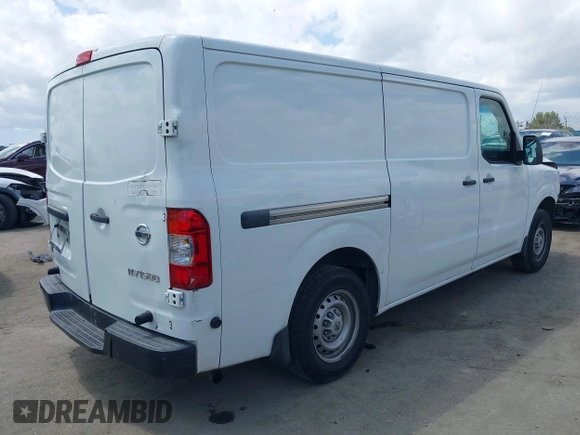 2013 Nissan NV S z VIN 1N6BF0KL0DN110163, wystawiony jako IAAI lot #42244509 z przebiegiem 135 419 mil mil oraz . Historia ofert i sprzedaży dostępna na DreamBid. Obrazek 4.