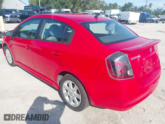 2012 Nissan Sentra S z VIN 3N1AB6AP8CL705426, wystawiony jako IAAI lot #42598817 z przebiegiem 139 781 mil mil oraz . Historia ofert i sprzedaży dostępna na DreamBid. Obrazek 3.