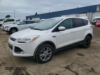 2014 Ford Escape SE z VIN 1FMCU9G96EUD93590, wystawiony jako Copart lot #57810015 z przebiegiem 146 919 mil mil oraz Czysty tytuł • Clean title. Historia ofert i sprzedaży dostępna na DreamBid. Obrazek 1.
