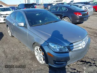 2013 Mercedes-Benz C 250 z VIN WDDGJ4HB7DG059283, wystawiony jako IAAI lot #41729557 z przebiegiem 119 419 mil mil oraz . Historia ofert i sprzedaży dostępna na DreamBid. Obrazek 1.
