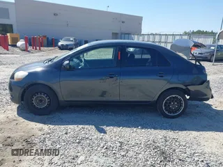 2009 Toyota Yaris z VIN JTDBT903X94057262, wystawiony jako IAAI lot #42056762 z przebiegiem 217 757 mil mil oraz . Historia ofert i sprzedaży dostępna na DreamBid. Obrazek 14.
