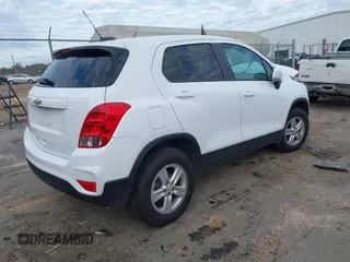 2022 Chevrolet Trax LS with VIN KL7CJNSM6NB522406, listed as a IAAI auction lot 40993801 with 115,738 mi miles. Bid and sale history available at carsss.com. Image 4.