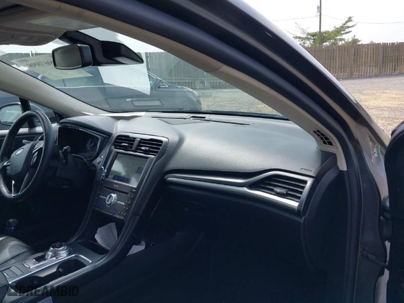 2020 Ford Fusion Hybrid Titanium with VIN 3FA6P0RU0LR141494, listed as a IAAI auction lot 39967898 with 88,152 mi miles. Bid and sale history available at carsss.com. Image 5.